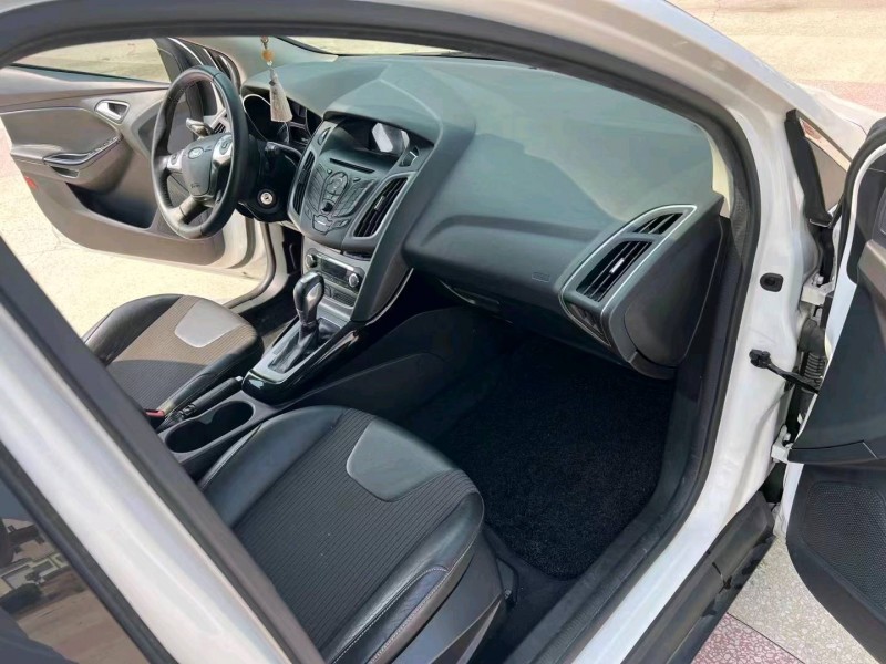 珠海14年福特福克斯5