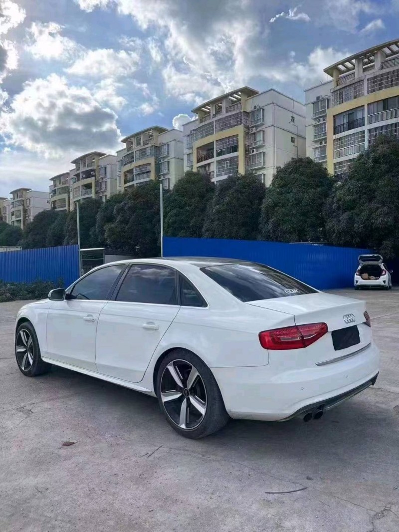 南寧14年奧迪A4L7