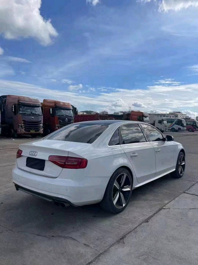 南寧14年奧迪A4L8