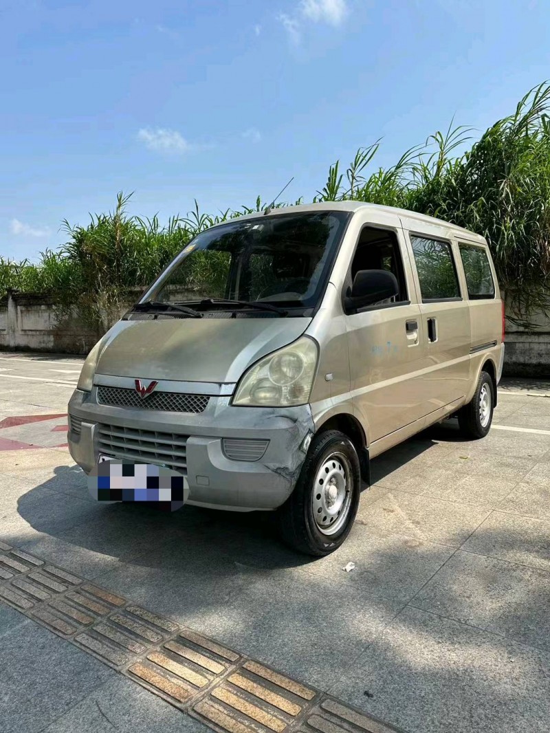 東莞15年五菱汽車榮光2
