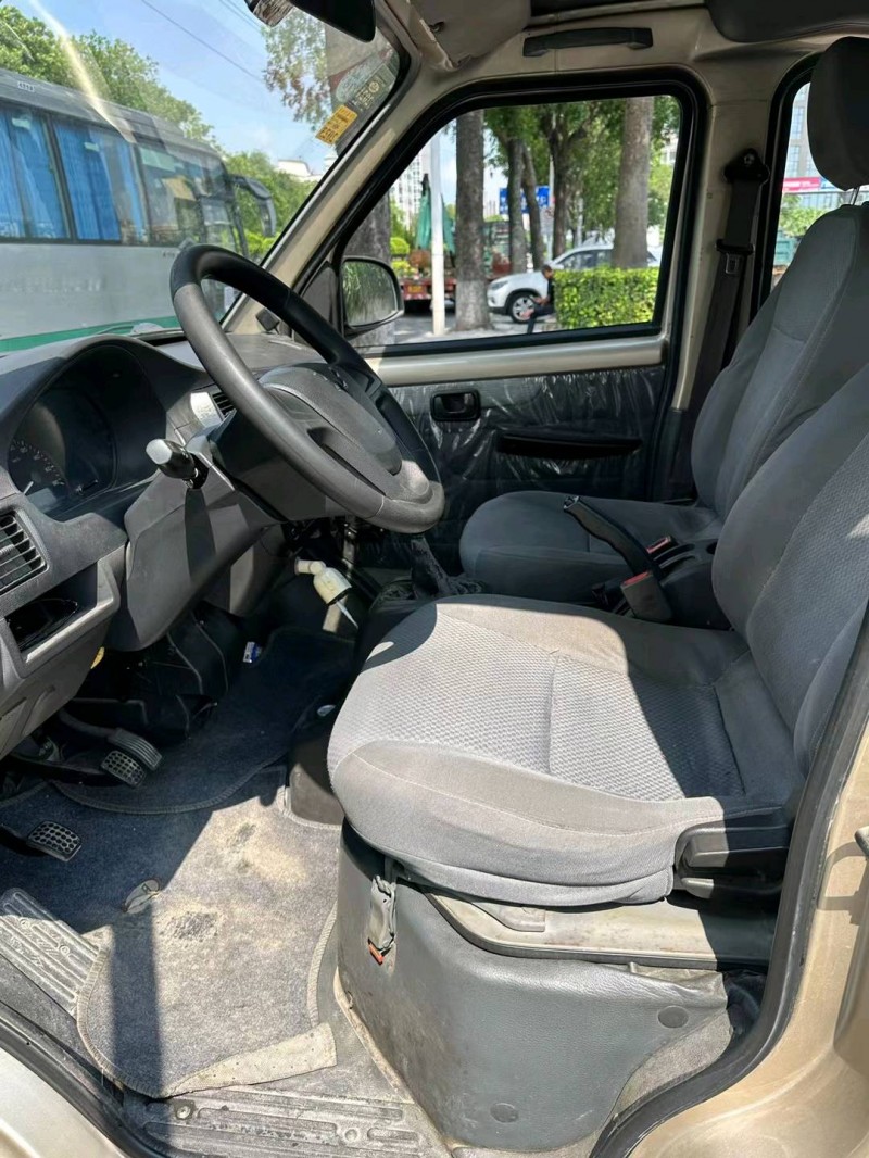 東莞15年五菱汽車榮光5