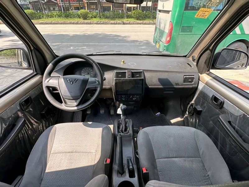 東莞15年五菱汽車榮光6