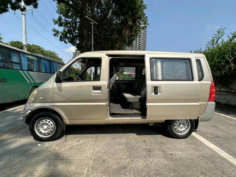 東莞15年五菱汽車榮光7