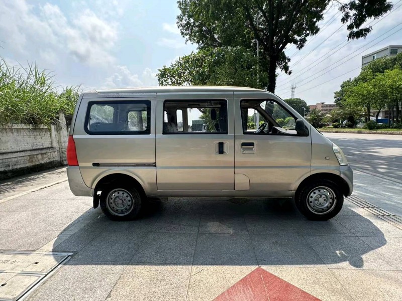 東莞15年五菱汽車榮光8