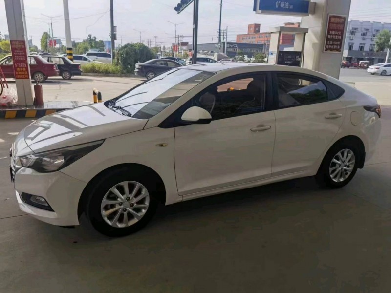 保定18年现代悦纳2