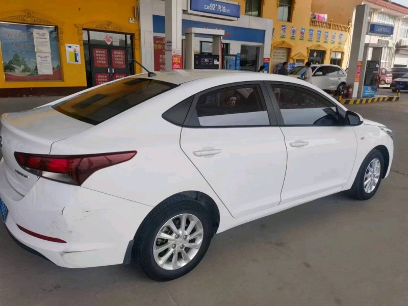 保定18年现代悦纳4