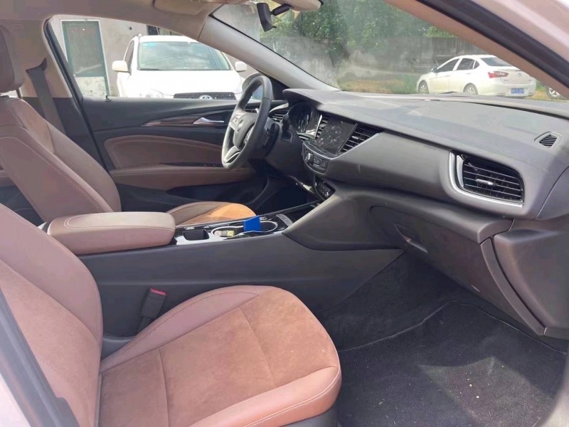 青岛21年别克君威7