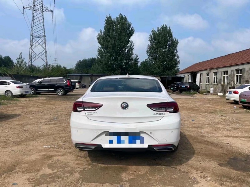 青岛21年别克君威8