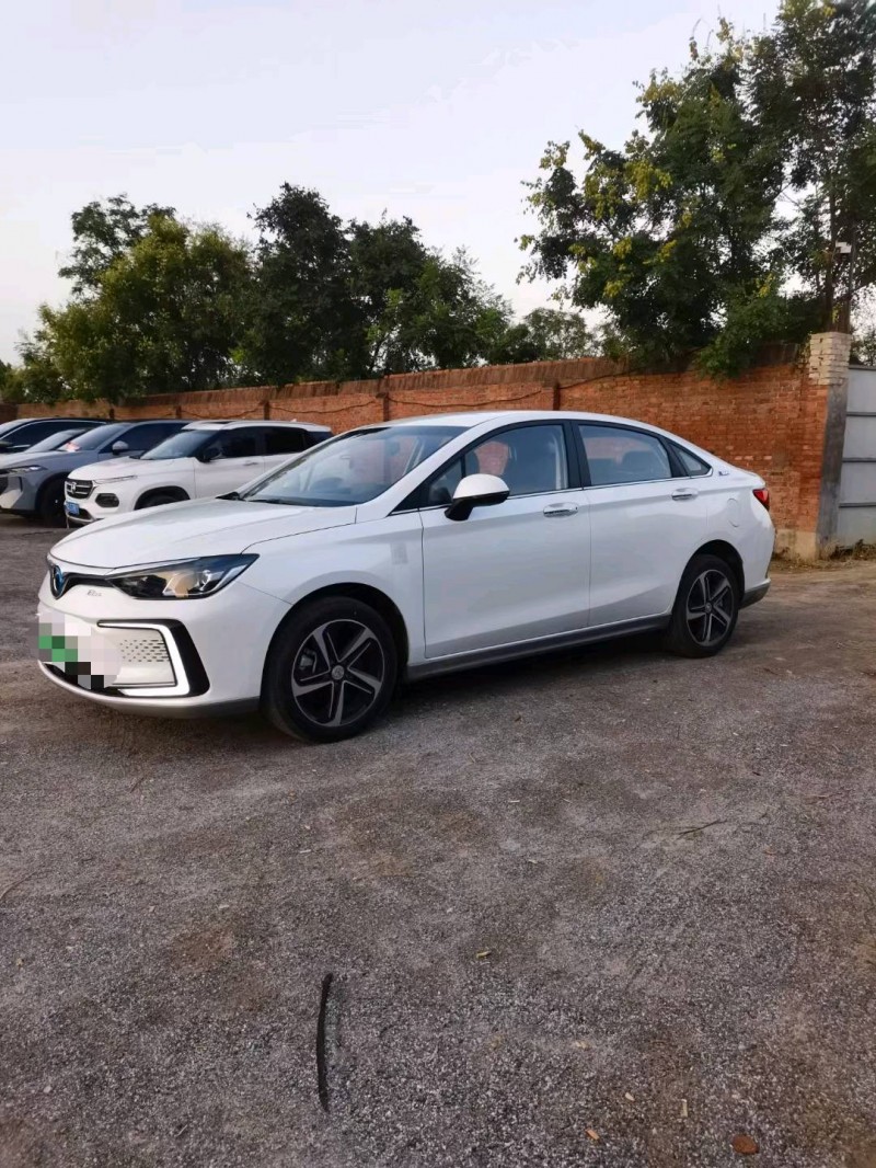 保定21年北汽新能源EU系列3