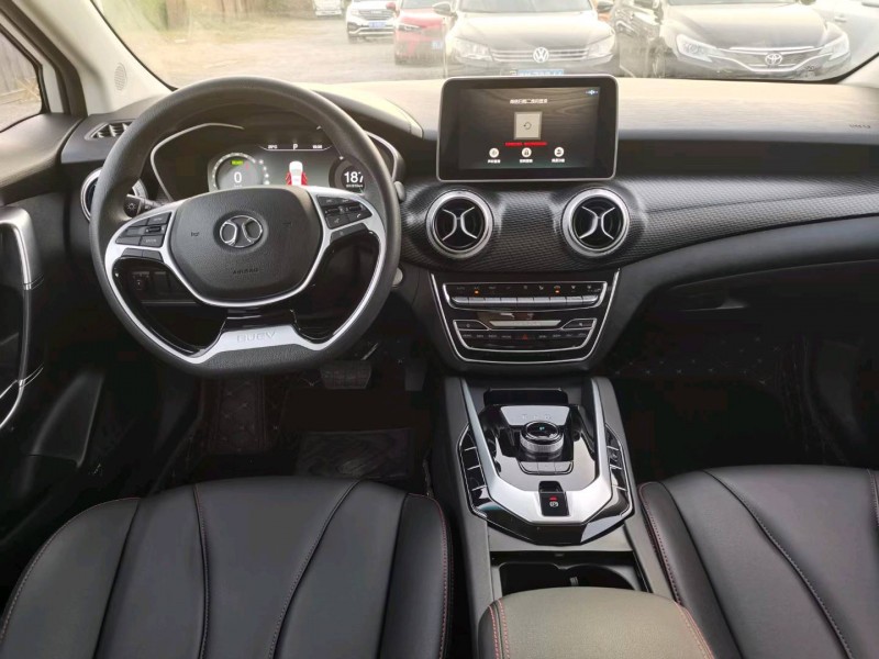 保定21年北汽新能源EU系列5