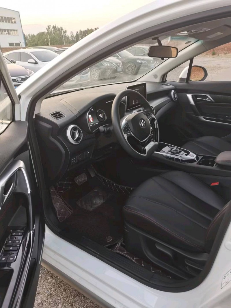 保定21年北汽新能源EU系列6