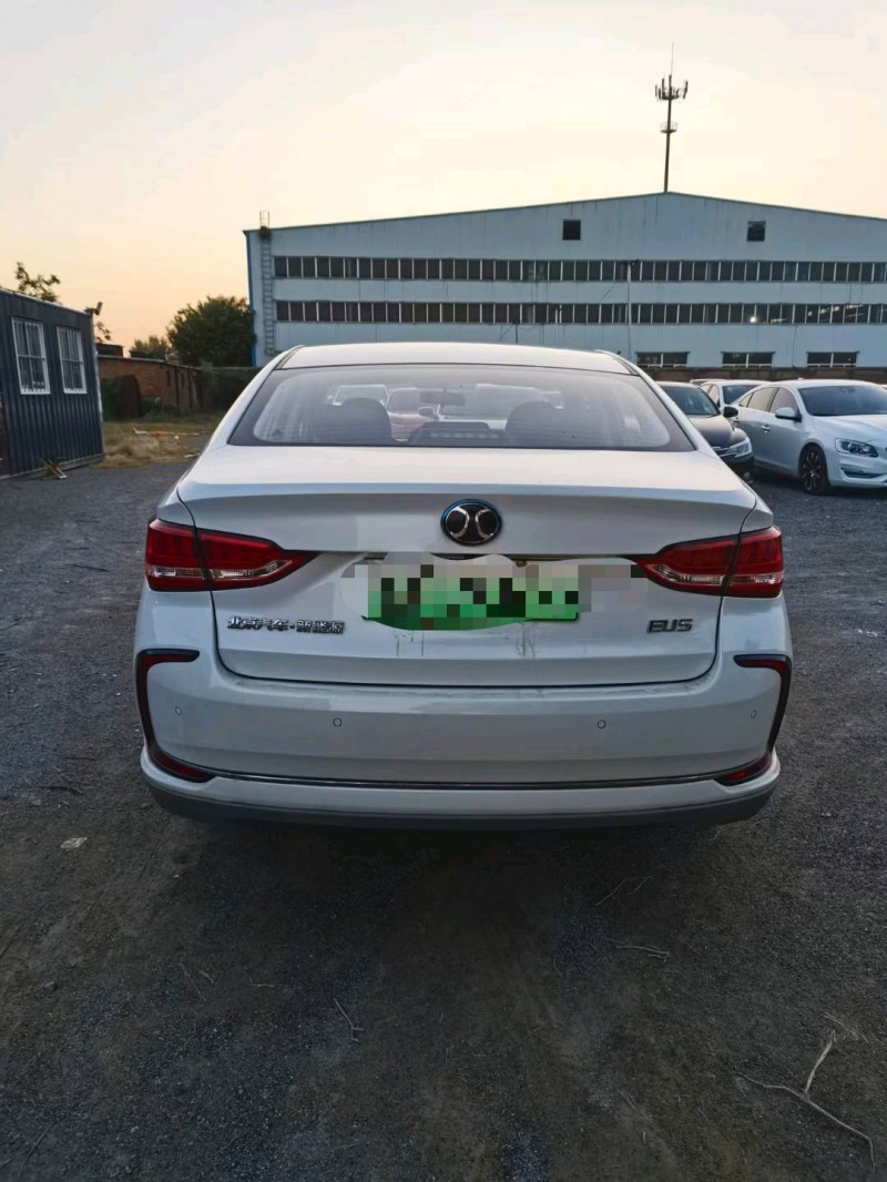 保定21年北汽新能源EU系列9