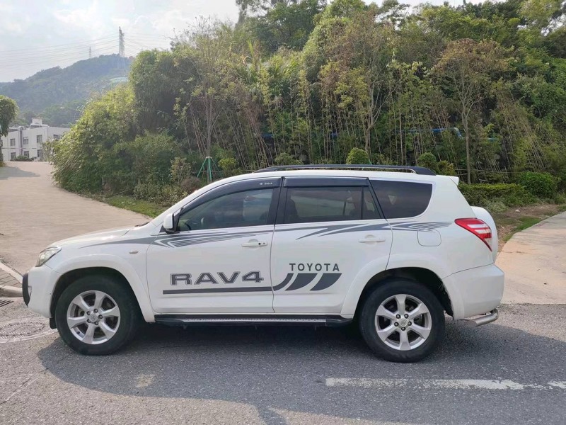 广州09年丰田RAV45
