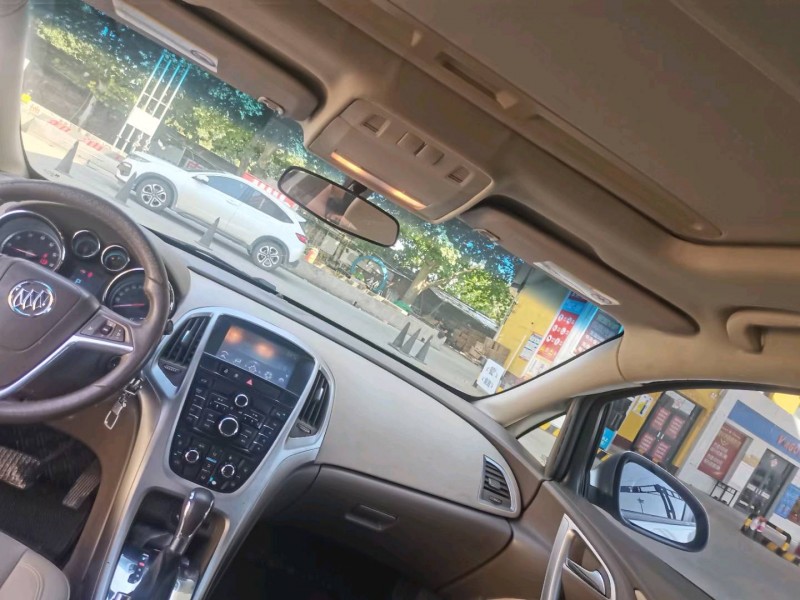 保定11年别克英朗GT5