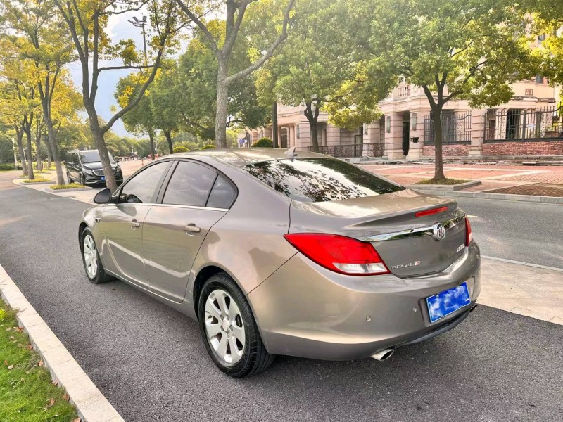 嘉兴13年别克君威8