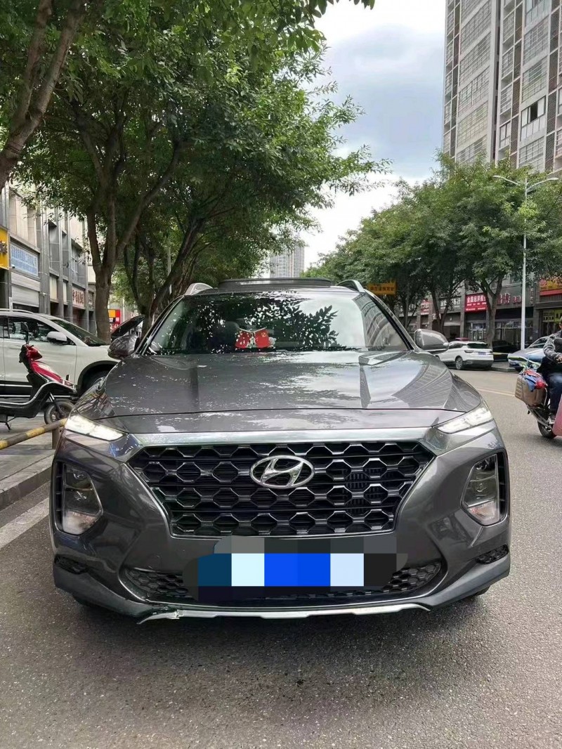 重庆21年现代新胜达1