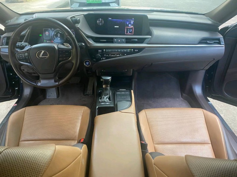 佛山19年雷克萨斯ES7