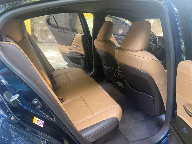 佛山19年雷克萨斯ES8