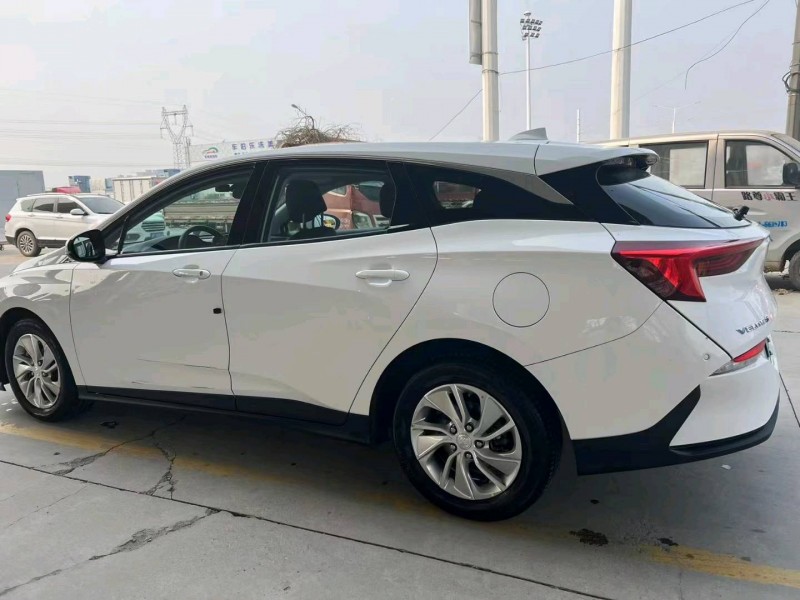 保定21年别克微蓝8