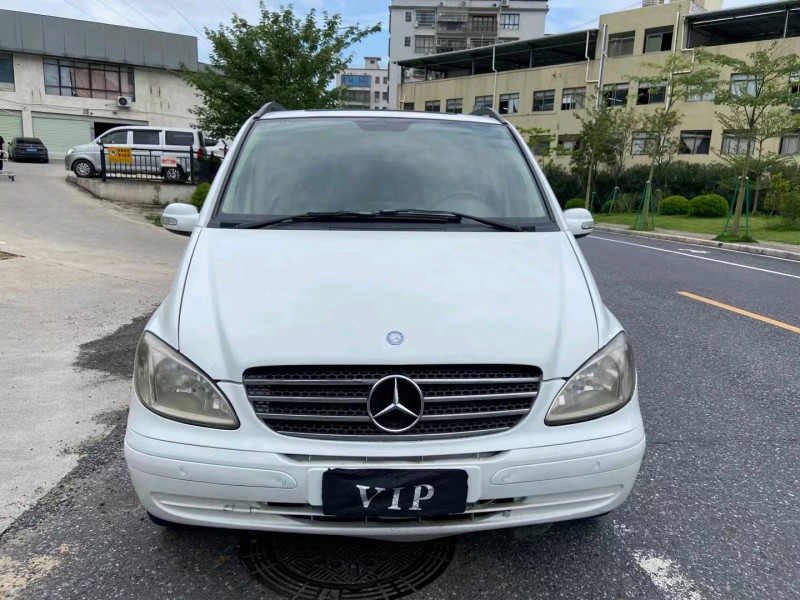 广州11年奔驰唯雅诺1
