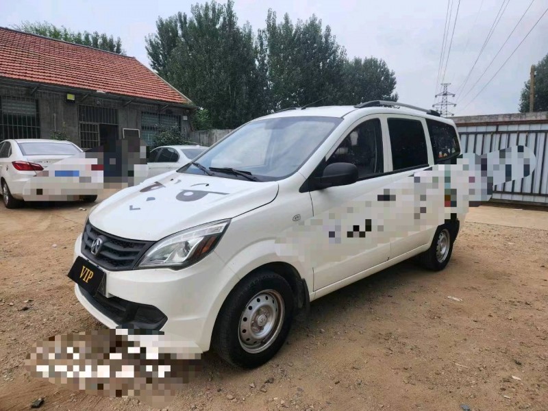 青岛16年北汽威旺M202