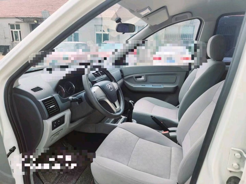 青岛16年北汽威旺M203