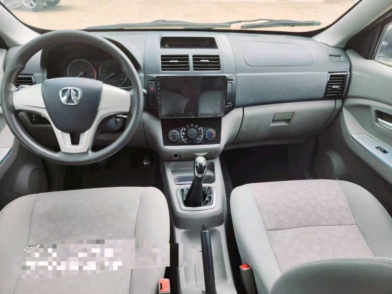 青岛16年北汽威旺M205