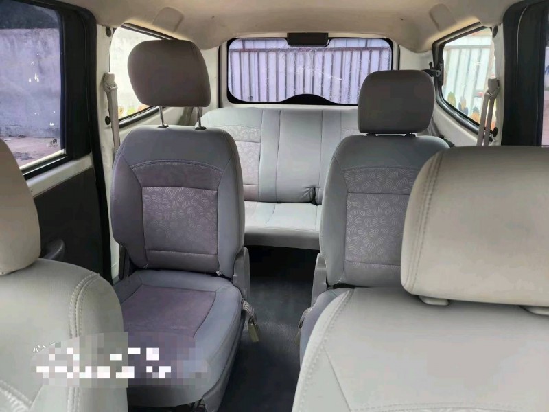 青岛16年北汽威旺M206