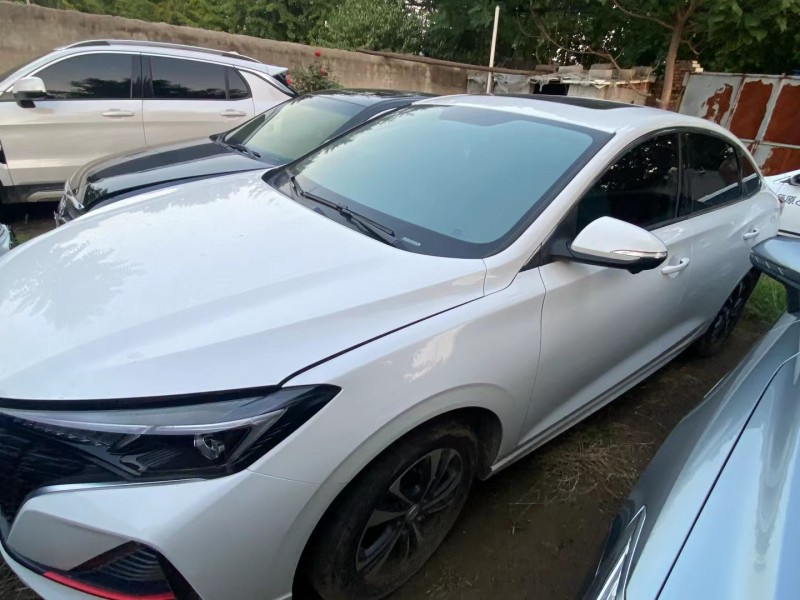 济宁22年长安汽车逸动2