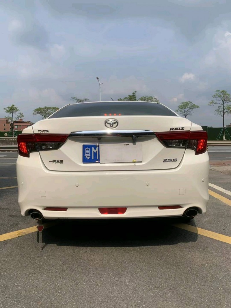 佛山14年丰田锐志9