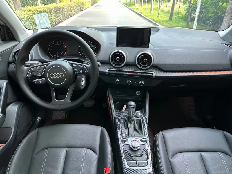 济宁22年奥迪Q28