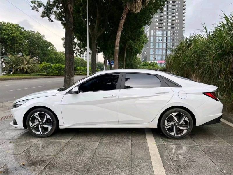 珠海22年现代伊兰特4