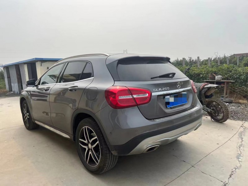 济宁16年奔驰CLA4