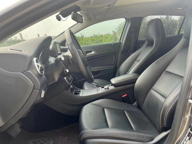 济宁16年奔驰CLA6