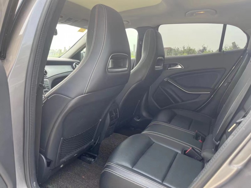 济宁16年奔驰CLA8