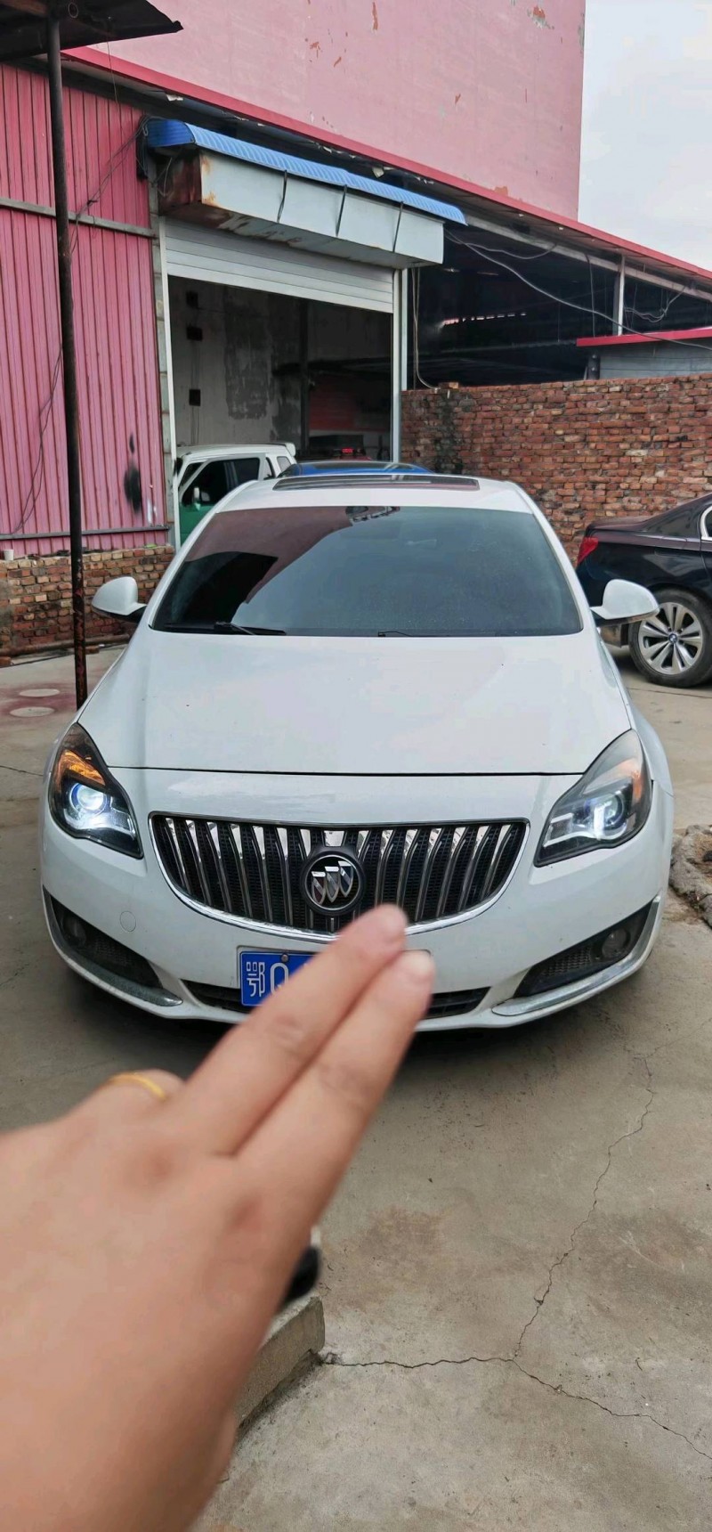 邯郸15年别克君威1