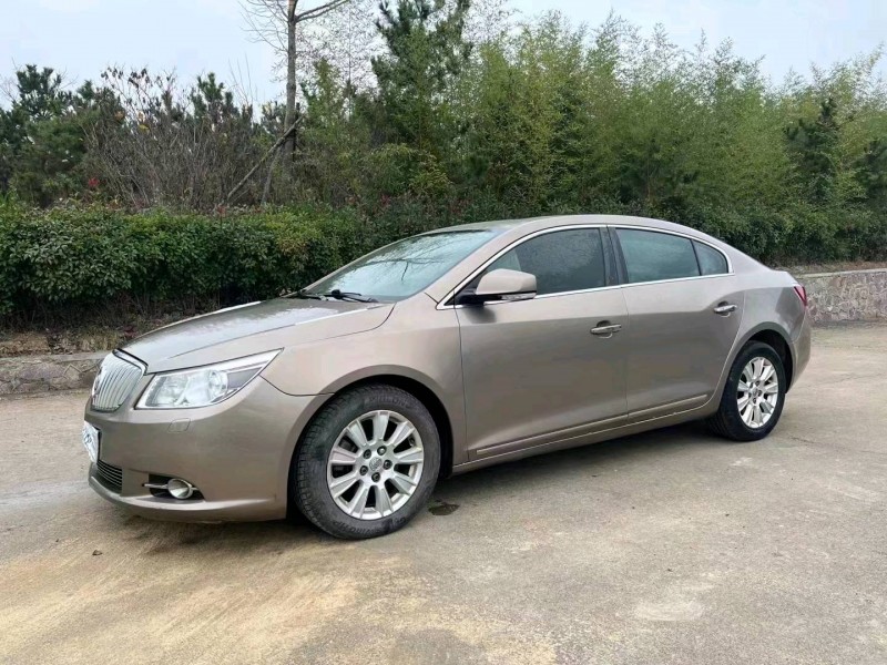 枣庄10年别克君越2