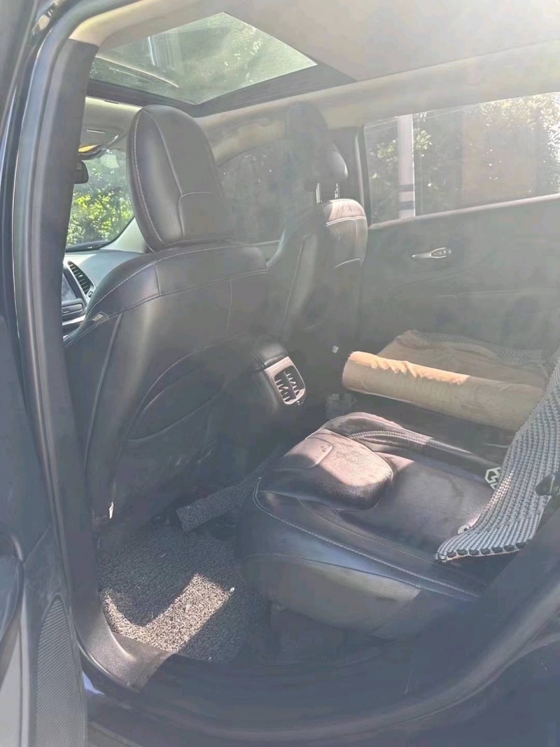 枣庄17年Jeep自由光9