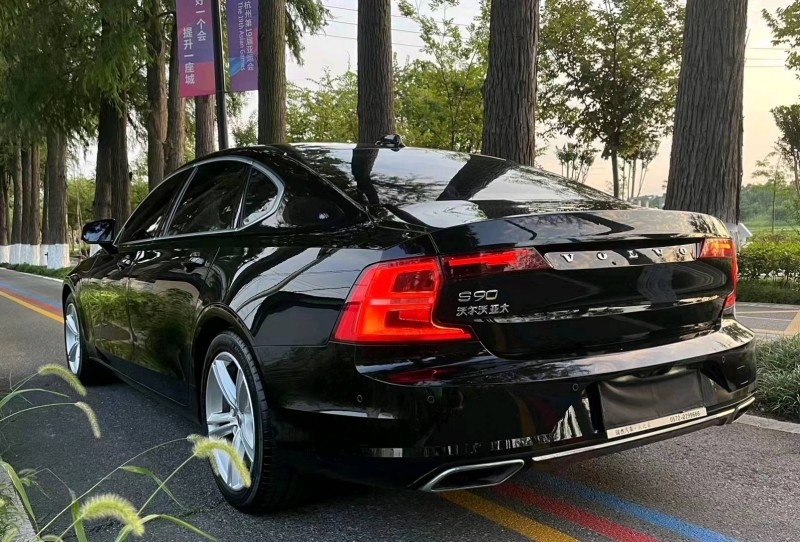嘉兴18年沃尔沃S907
