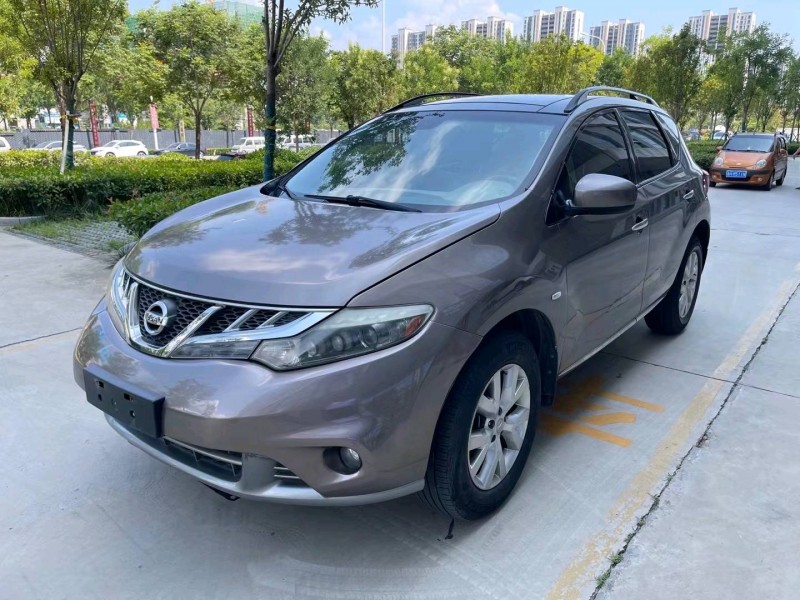 济宁12年日产楼兰2