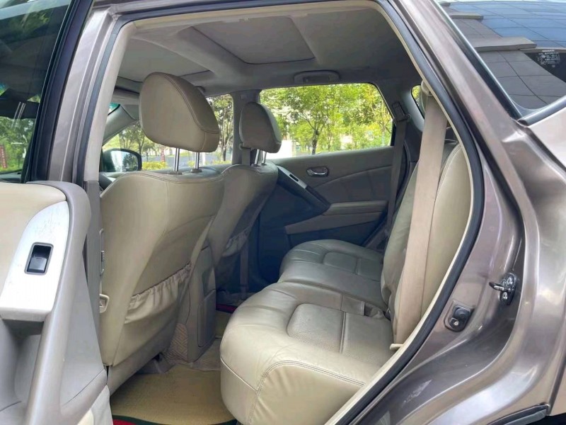 济宁12年日产楼兰4