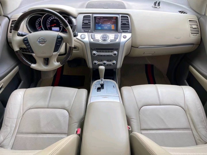 济宁12年日产楼兰6