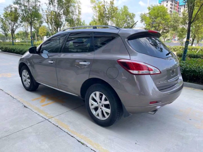 济宁12年日产楼兰7