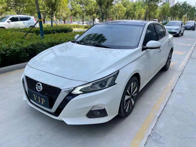 济宁21年日产天籁2