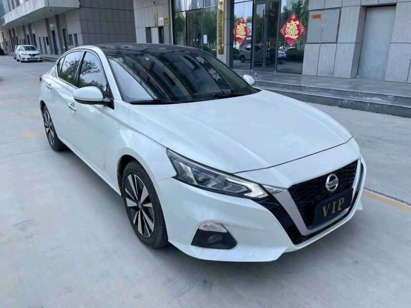 济宁21年日产天籁3