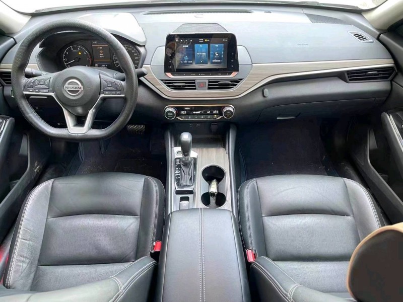 济宁21年日产天籁5