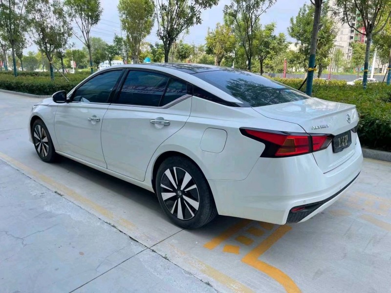 济宁21年日产天籁7