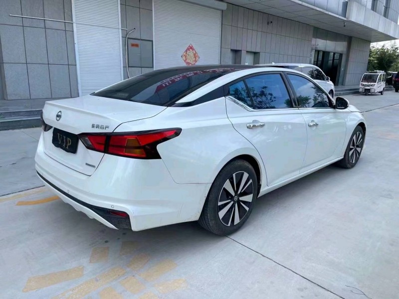 济宁21年日产天籁8