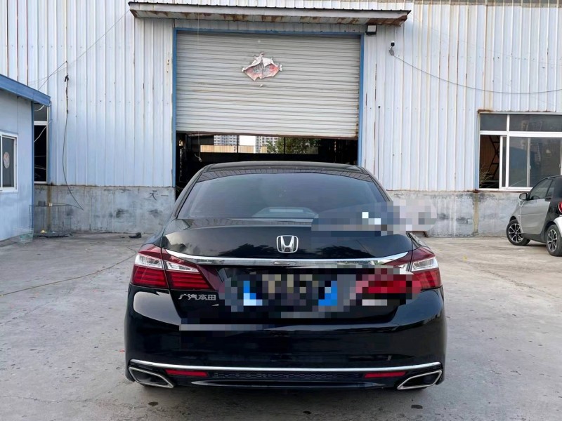 济宁18年本田雅阁9