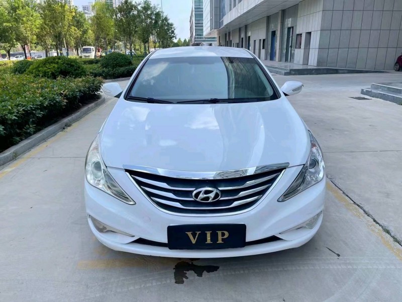 济宁13年现代索纳塔八1